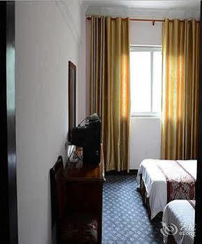 Huazhou Yuan Jichangzhen Exterior photo